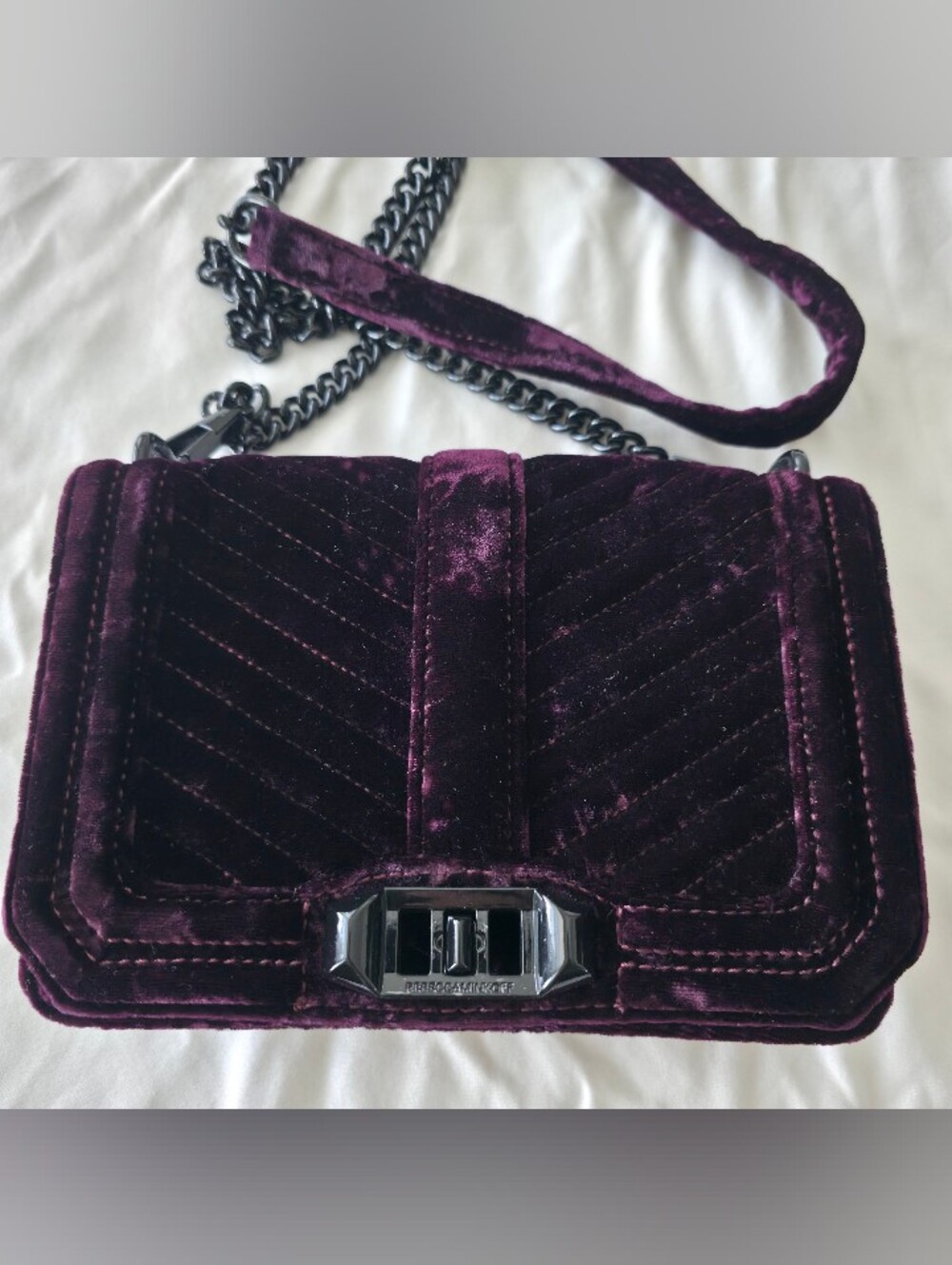 Love Small Chevron Quilted Velvet Crossbody Bag - Picture 7 of 7